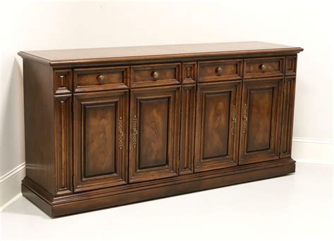 prezzo credenza tudor|HENREDON Four Centuries Tudor Style Oak Buffet / Credenza.